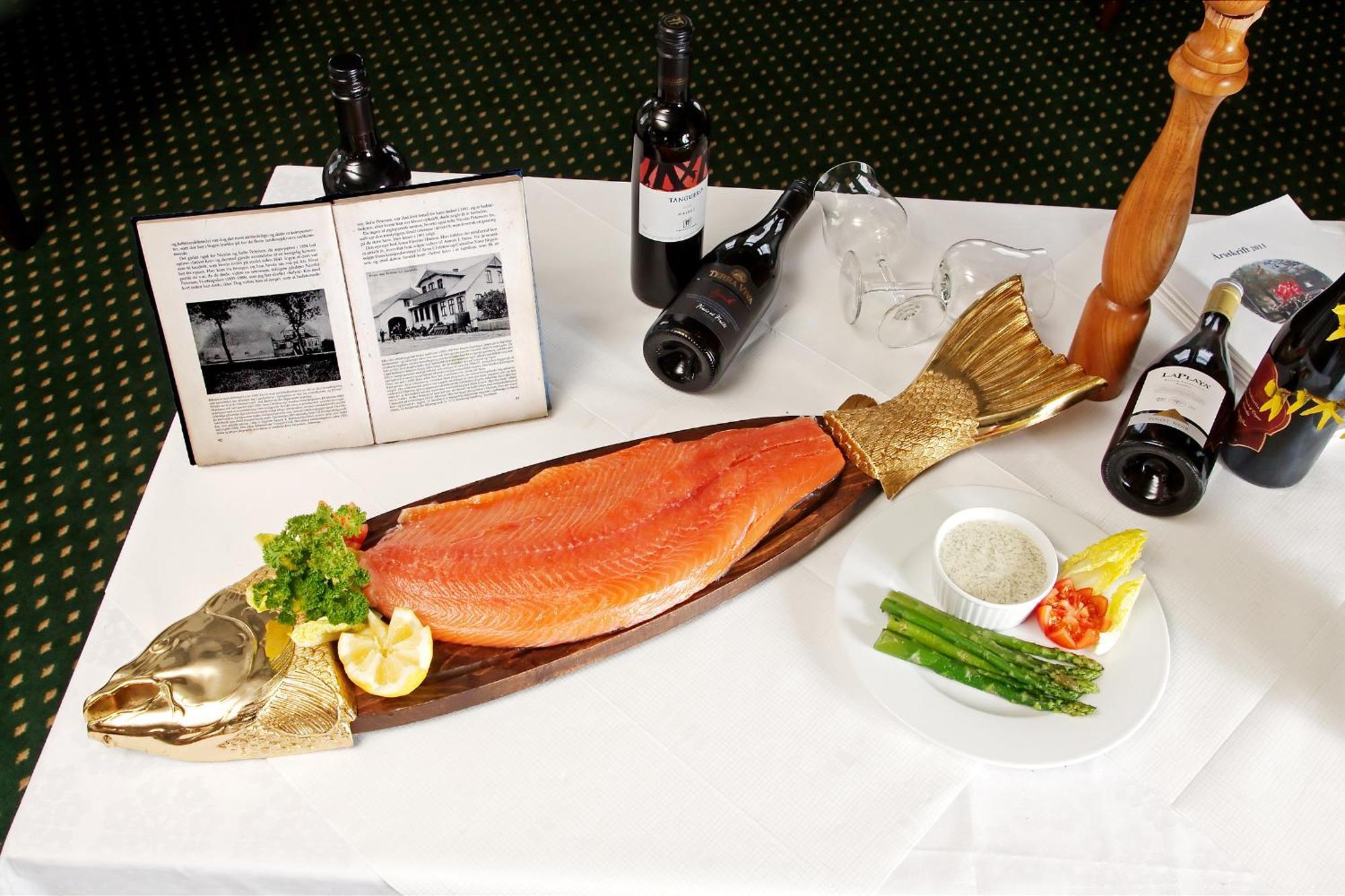 Solyst Kro- Restaurant Og Hotel I/S เออเบินโค ภายนอก รูปภาพ