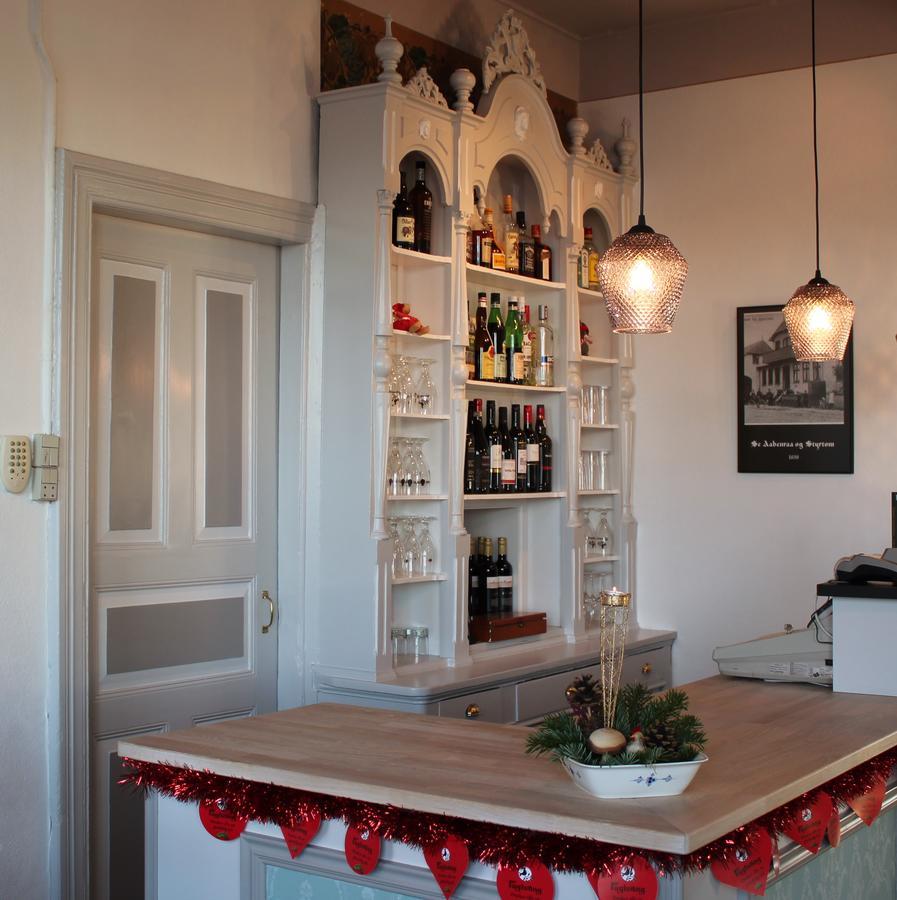Solyst Kro- Restaurant Og Hotel I/S เออเบินโค ภายนอก รูปภาพ