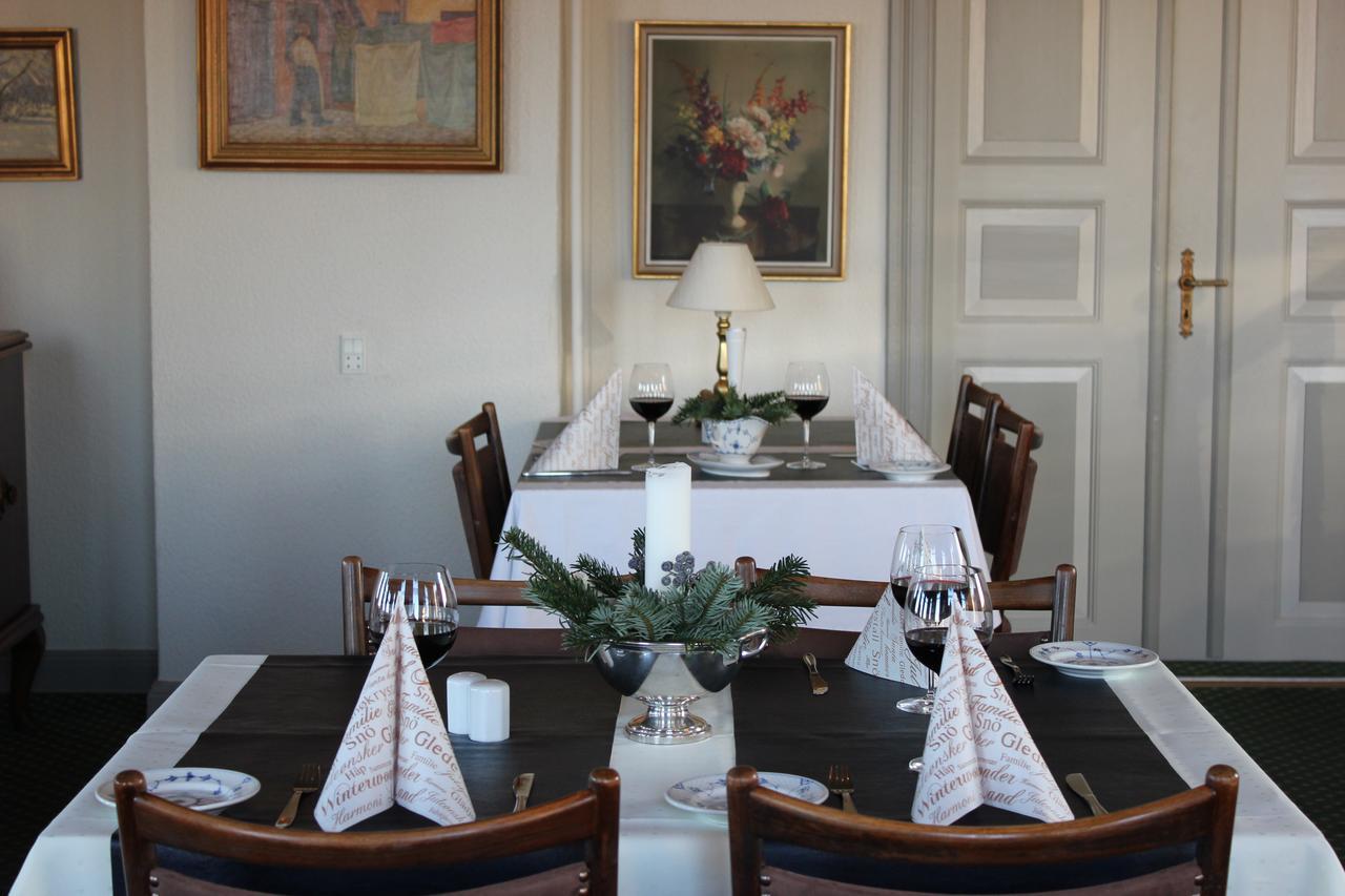 Solyst Kro- Restaurant Og Hotel I/S เออเบินโค ภายนอก รูปภาพ
