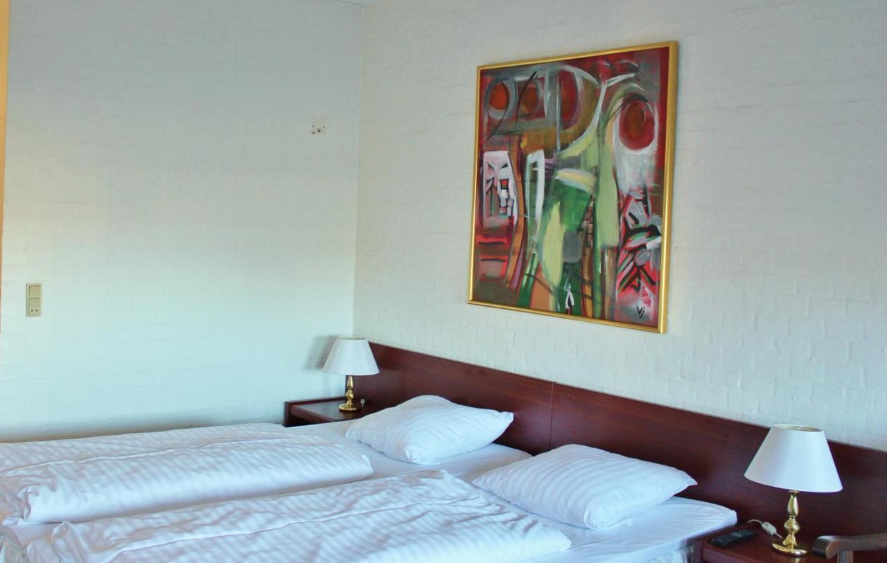 Solyst Kro- Restaurant Og Hotel I/S เออเบินโค ภายนอก รูปภาพ