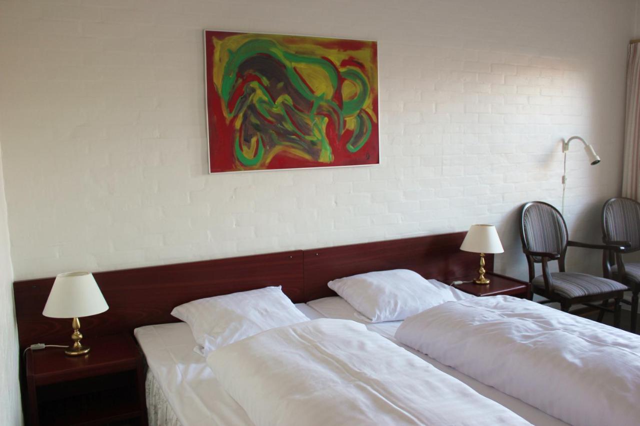 Solyst Kro- Restaurant Og Hotel I/S เออเบินโค ภายนอก รูปภาพ