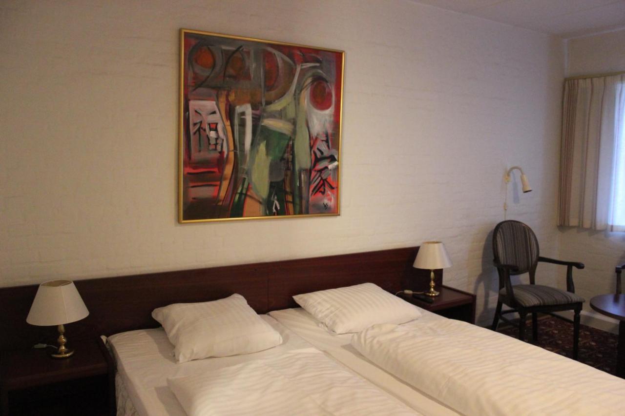 Solyst Kro- Restaurant Og Hotel I/S เออเบินโค ภายนอก รูปภาพ