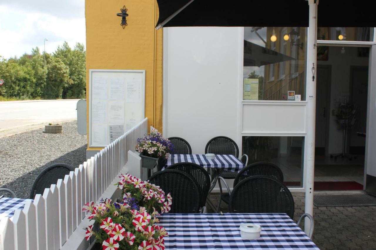 Solyst Kro- Restaurant Og Hotel I/S เออเบินโค ภายนอก รูปภาพ