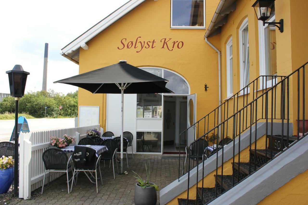 Solyst Kro- Restaurant Og Hotel I/S เออเบินโค ภายนอก รูปภาพ