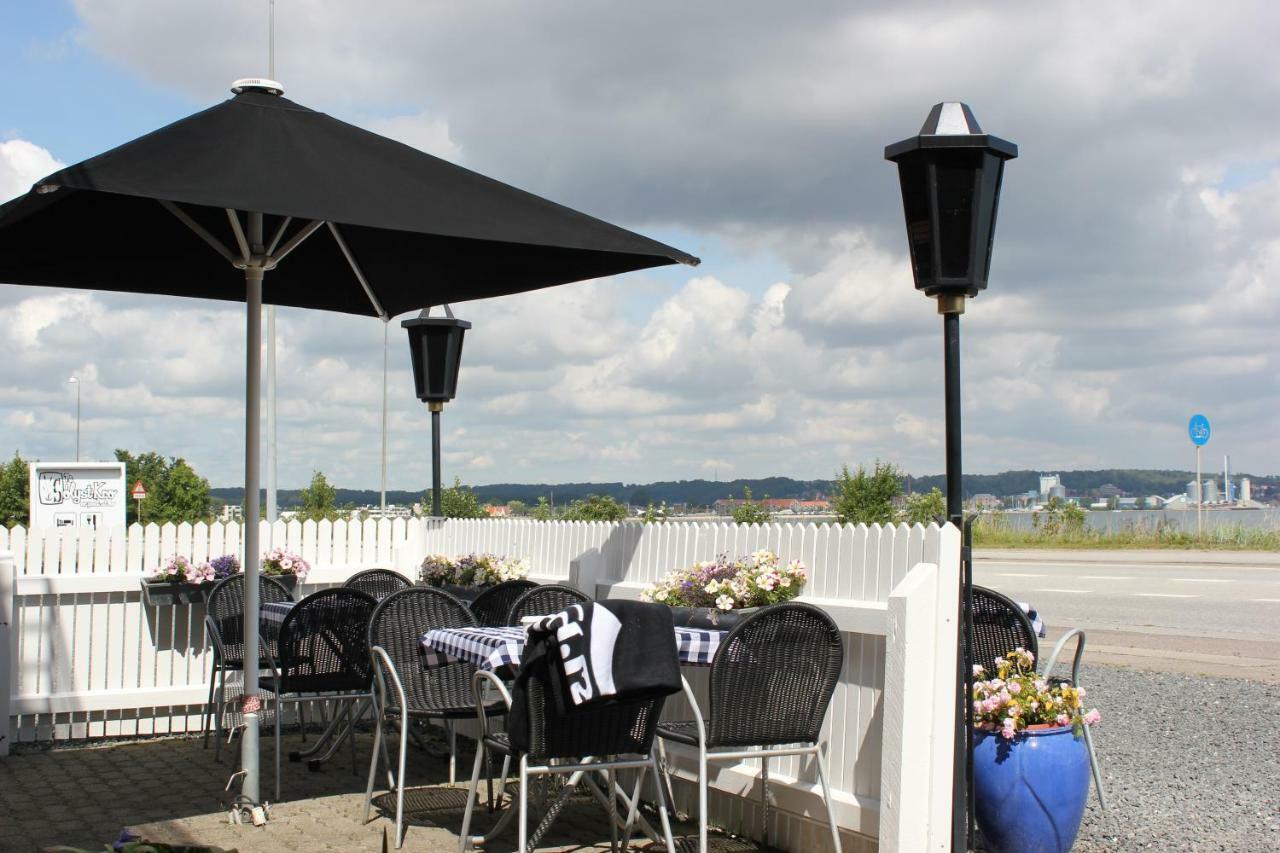 Solyst Kro- Restaurant Og Hotel I/S เออเบินโค ภายนอก รูปภาพ